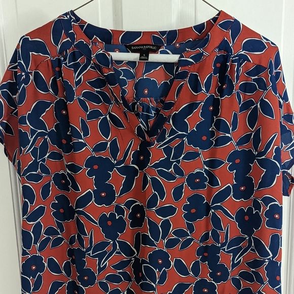 Banana Republic Factory Tops - Floral blouse Banana Republic Small